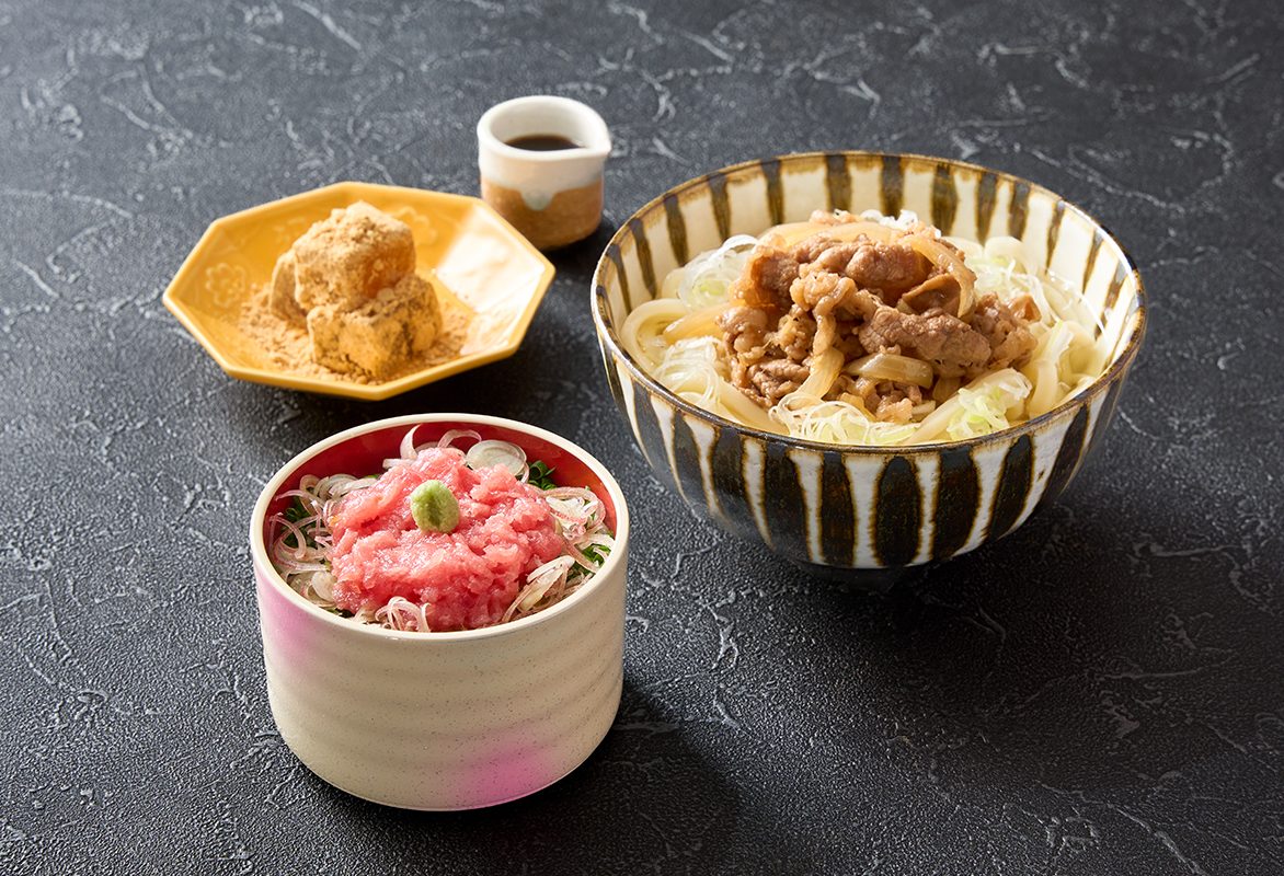 牛肉うどんと本鮪ネギトロ小丼