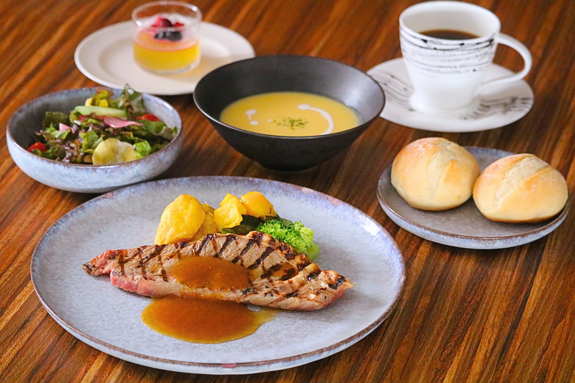 【月･水曜日限定】ビーフステーキランチ